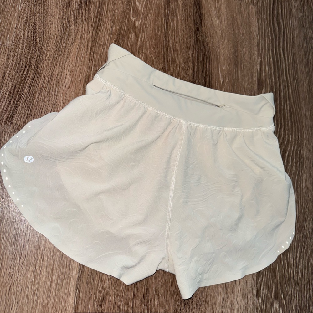 Lululemon Fast & Free High Rise 2” Airflow Shorts  - Bone